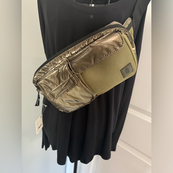 NWT Free People Courtside Cargo Sling in Tapenade Olive - Picture 3 of 6